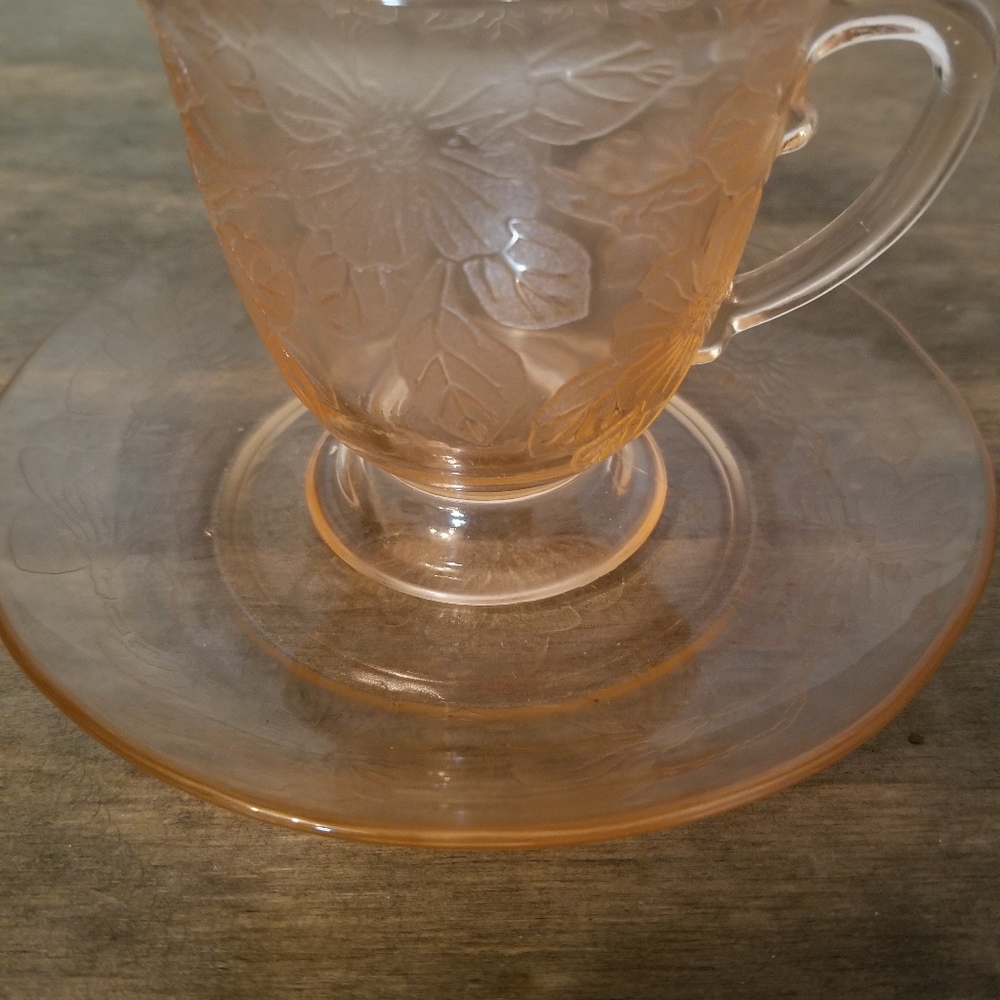 ⬇️Finale Sale⬇️Depression glass creamer and plate - Picture 2 of 2
